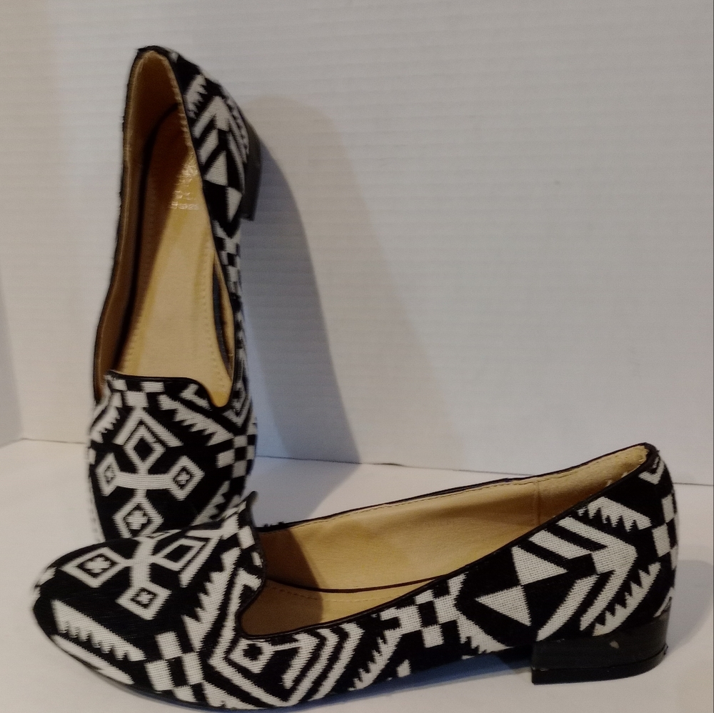 G.C. Tribal Flats Size‎ 7 - Picture 2 of 11